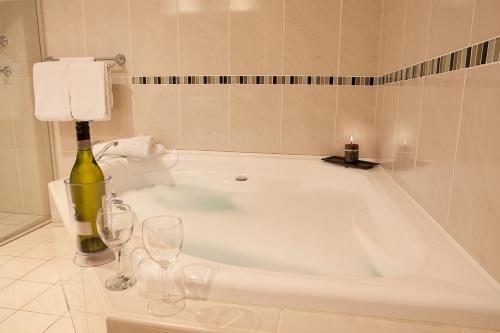 ห้องน้ำ, แมนดาริน โมเทล (Mandarin Motel) in แมคส์วิล