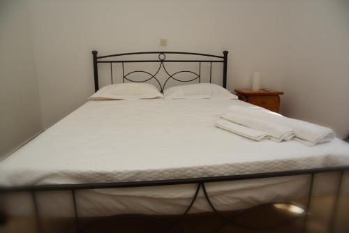  Jo apartments in Gavrio