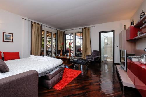 Amazing Penthouse with Terrace by Caracalla - image 2