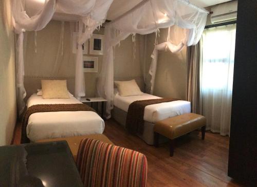 2 twin beds
