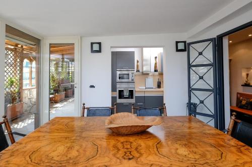 Amazing Penthouse with Terrace by Caracalla - image 12