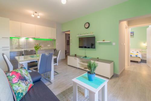  Ružmarin (Rosemary) - NEW apartment, Pension in Zadar