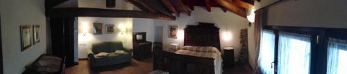 1 queen bed, 1 sofa bed