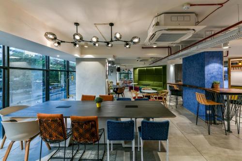 Shared lounge/TV area, HOTEL INDIE STAYS in Mumbai