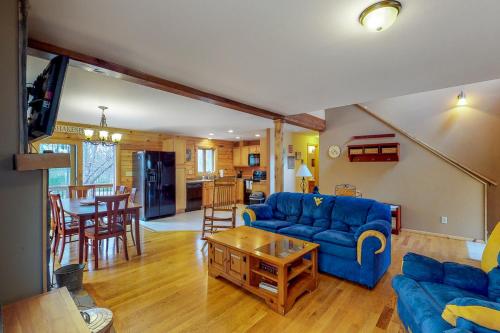 3 Bed 4 Bath Vacation home in Deep Creek Lake - main image