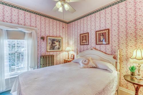 6 Bed 5 Bath Holiday home in Lake GeorgeAdirondack - image 4