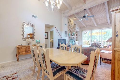2 Bed 2 Bath Vacation home in Sedona - image 2