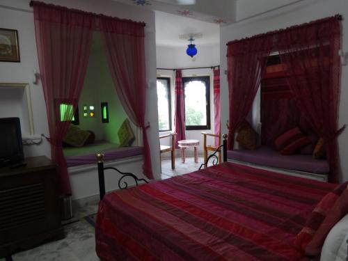 room detail thumbnail 1