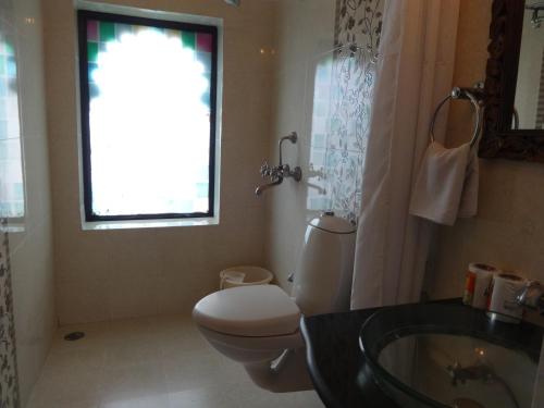 room detail thumbnail 2