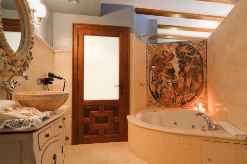 Habitación Doble con bañera de hidromasaje Hospederia de los Parajes 41