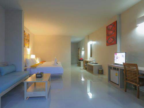 room detail thumbnail 1