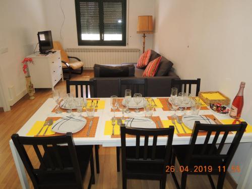  APARTAMENT JASMINE, Unterkunft in Besalú
