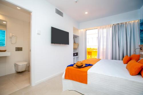 Mix Smart Set in a prime location of Majorca, Mix Smart puts everything the city has to offer just outside your doorstep. Both business travelers and tourists can enjoy the propertys facilities and services. T