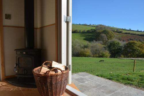 Snug Oak Hut with a view on a Welsh Hill Farm