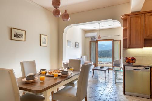 Alexandra's Cozy Sea View Apartment 2