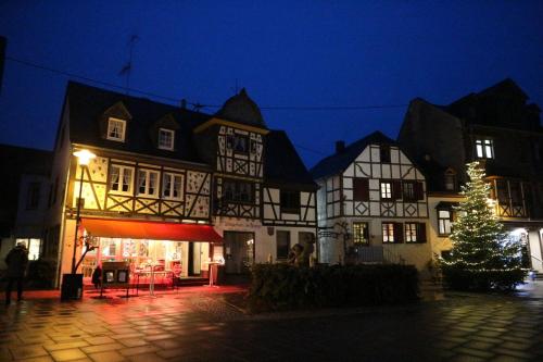 Winzerhäuschen am Brunnen