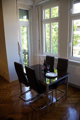 Five Season's Apartment - image 7