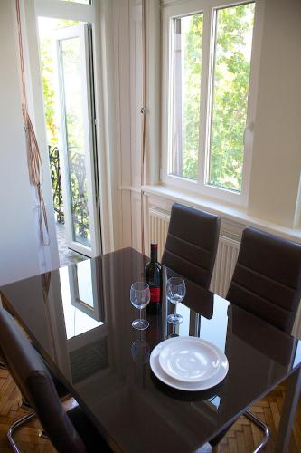 Five Season's Apartment - image 4