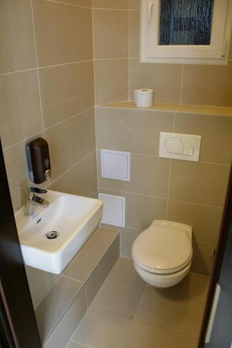Five Season's Apartment - image 2