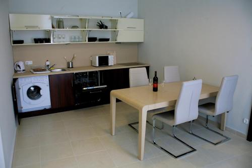 Five Season's Apartment - image 12