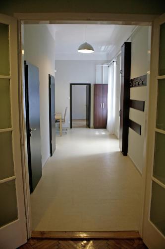 Five Season's Apartment - image 9