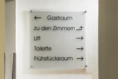 City Hotel - image 10