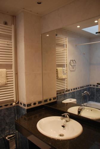 Hostal La Placeta - image 2