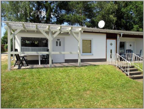 Bungalow direkt am Wasser in Zadelsdorf