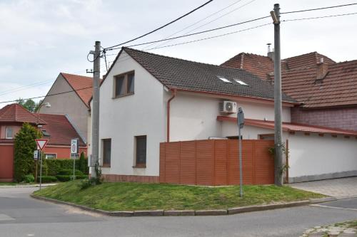 Viesnīcas āriene, Apartmán-Hovorany (Apartman-Hovorany) in Hovorany