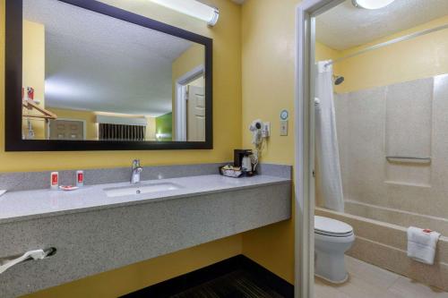 Econo Lodge Nashville Airport East