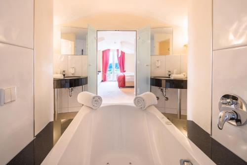 Best Western Premier Castanea Resort Hotel Room Type - Master Suite