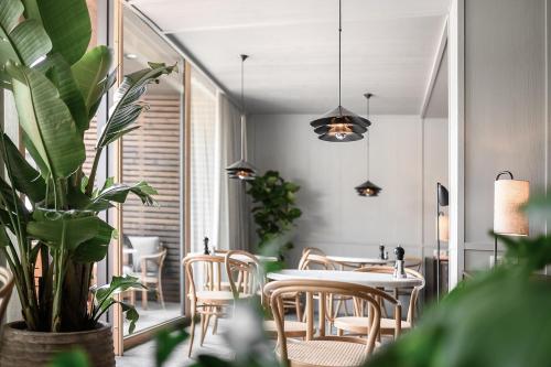餐廳, Hotel Schwarzschmied, a Member of Design Hotels in 拉娜