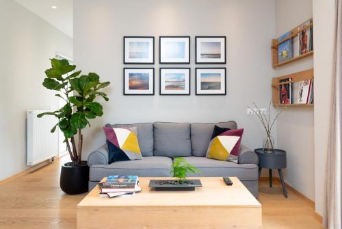  Photographer's Urban Flat in Iraklio