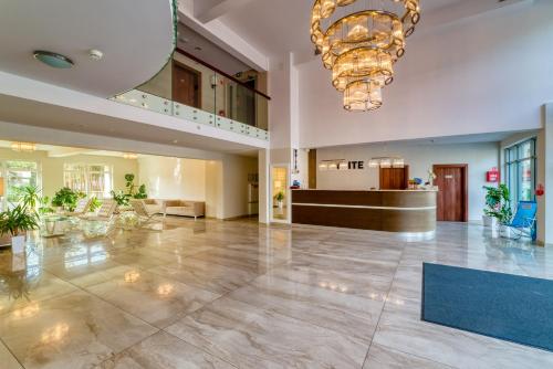 Фойє, Hotel White in Криніца-Морска