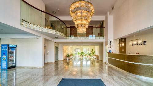 Фойє, Hotel White in Криніца-Морска