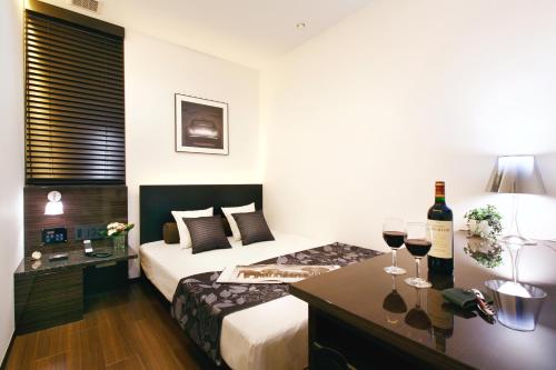 Economy Double Room image 10