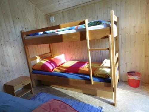 1 double bed, 1 bunk bed