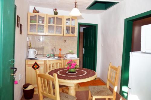 walnut house radlovtsi