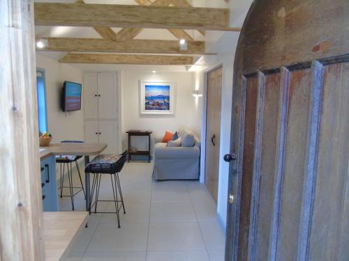 Exterior view of Bond's Cottage Barn