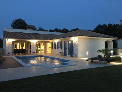 Villa Blanca with a heated private pool in Ruzici