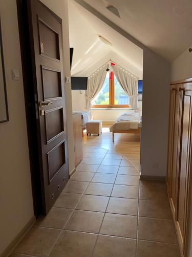 1 queen bed, 2 twin beds