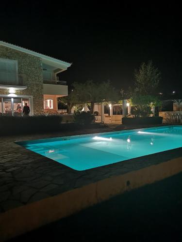 Luxury Villa Flora Kiparissia