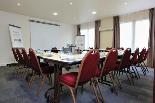 Campanile Lyon Est - Aeroport Saint Exupery