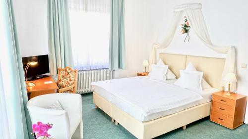 Hotel Alpha - image 13