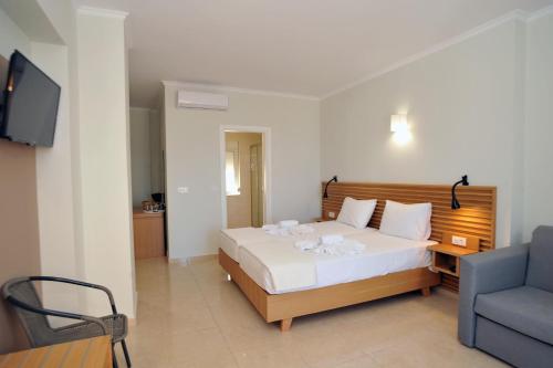 Mithos Premium Rooms - image 5