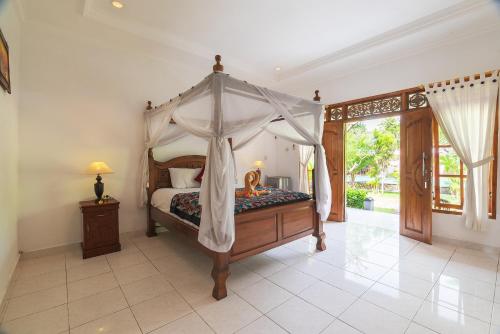 PONDOK WISATA SARTAYA 2,Lovina near Beach Bar at The Lovina Bali