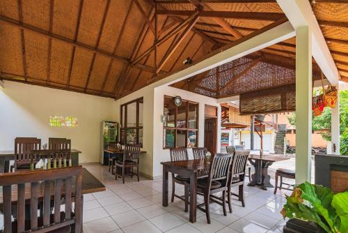 Restaurant, PONDOK WISATA SARTAYA 2,Lovina near Beach Bar at The Lovina Bali