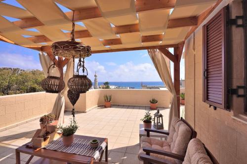 CENTER Penthouse - MEDIEVAL Town 10'- BEACH 2'