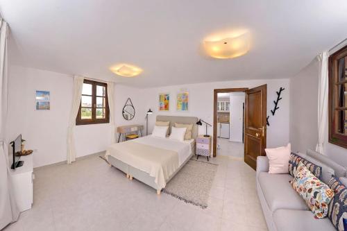 CENTER Penthouse - MEDIEVAL Town 10'- BEACH 2'