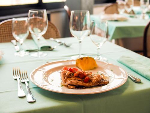 Hotel Colorado Cesenatico - image 14